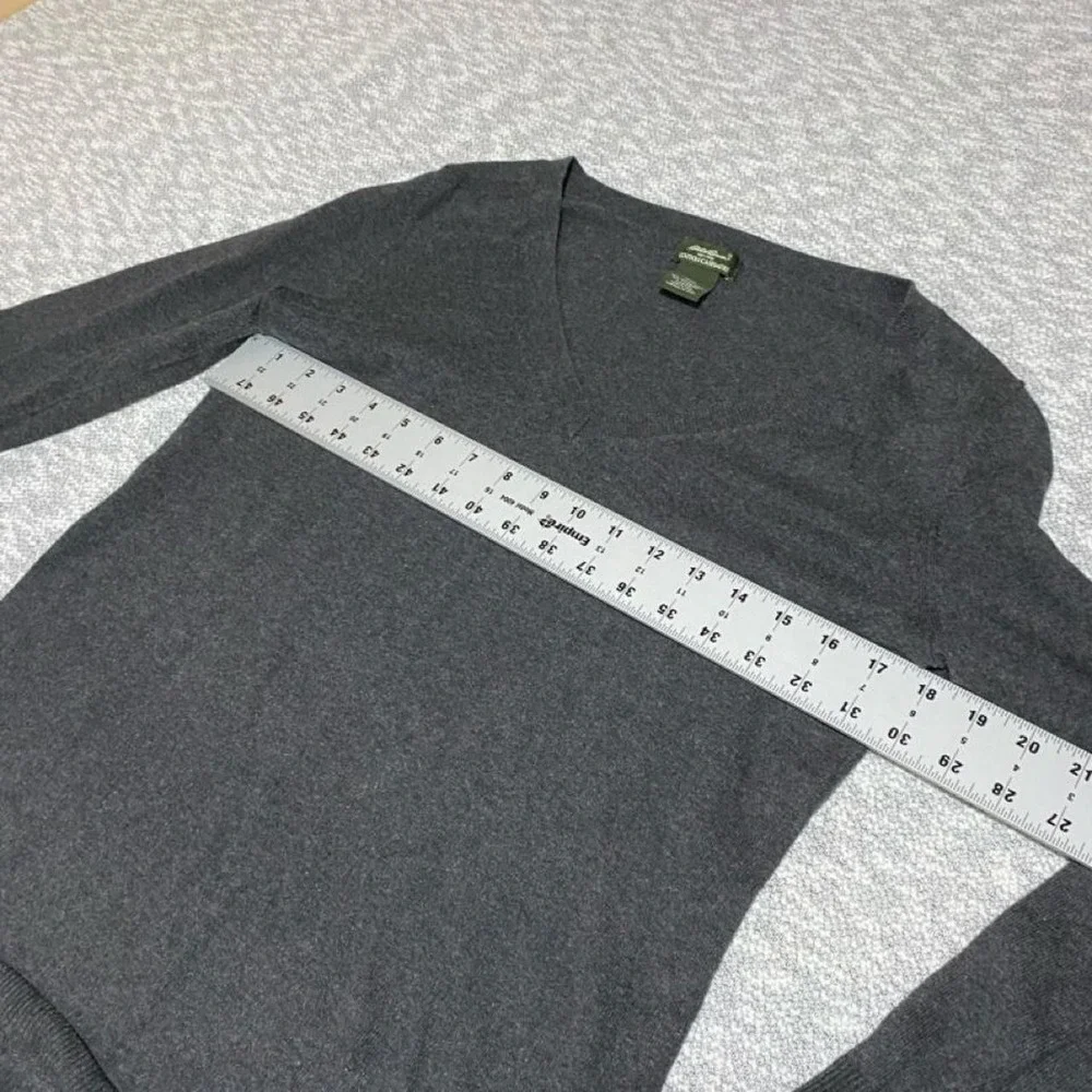 Eddie Bauer Gray Cotton & Cashmere V-Neck Sweater Size: Medium. SKU-B236